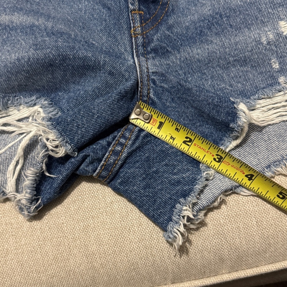 Levi’s 501 ButtonFly Denim Shorts-Sz 26-Distressed Raw Hem-EUC-100% Cotton - Picture 4 of 12